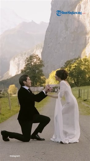 Ahmad Dhani membenarkan bahwa El Rumi dan Syifa Hadju sudah mulai menyiapkan segala kebutuhan penting, termasuk urusan pakaian yang akan dikenakan. Salah satu langkah nyata yang sudah dilakukan oleh pasangan ini adalah melakukan sesi pengepasan baju untuk momen lamaran. "Lusa kemarin sudah fitting baju buat lamaran," aku Ahmad Dhani di kawasan Senayan, Sabtu (17/1/2026). Meski sudah mulai masuk ke tahap pengepasan busana, suami dari Mulan Jameela ini mengaku tidak tahu banyak mengenai detail tek