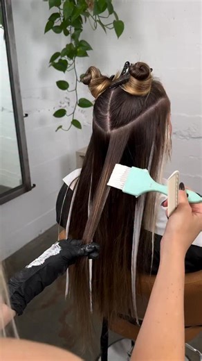 To balayage… or NOT to balayage? Spoiler: it’s a no-brainer. 🌞😉 Imagine this: sun-kissed highlights that melt seamlessly into your roots, looking lush now and still glowing when you wake up in six weeks. Enter the Procare Balayage Film dispenser – pull to the perfect length, press to cut, no tugging, no wasted film. Freehand dreams made real. 😌👀 🎨 How beautiful is this by @three_coloreducation #procare #procarepros #hairideas #hairfoil #highlights | Procarehairfoil