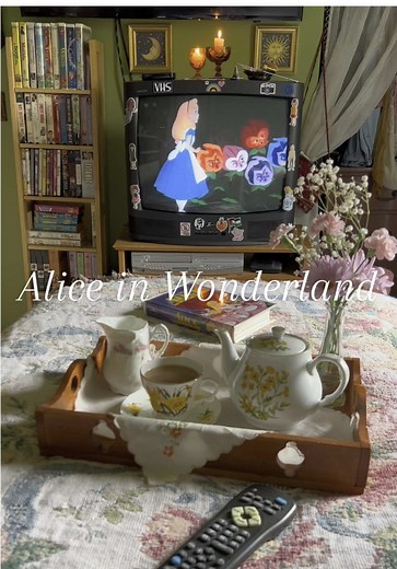 🌹🌷Alice in Wonderland☕️🫖 #aliceinwonderland #disney #disneytiktok #disneymovies #disneyadult #disneytok #tea #teatok #cozy #cozycore #cottagecore #cottagecoreaesthetic #vintage #tubetv #crttv #grandmacore #nostalgia #nostalgiacore #bedroom #spring #movie #movieclips #aesthetic