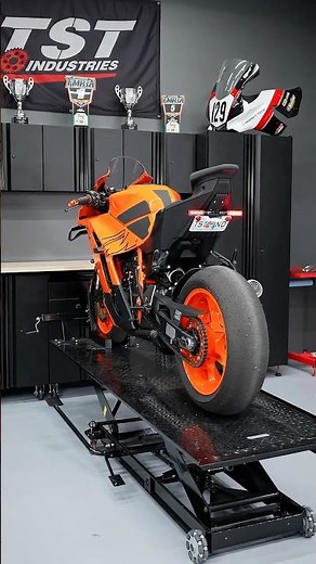 The TST Industries Fender Eliminator Kit looks spectacular on this orange KTM 990 RC R