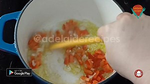 🍲 Tripas ou Dobrada à Portuguesa com Feijão Branco! É um dos pratos mais tradicionais da gastronomia portuguesa. Uma receita deliciosa com feijão-branco, chouriço, bacon e muito sabor! Perfeita para um almoço em família. Ingredientes: • 600 g de dobrada (demolhada de um dia para o outro) • 400 g de feijão branco (demolhado de um dia para o outro) • sumo de 1 limão • 200 ml de água • 50 ml de azeite • 1 C.(sopa) de banha • 1 cebola • 3 dentes de alho • 1/2 pimento vermelho • 1 folha de louro • 1