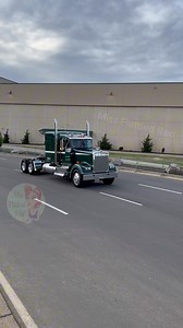 Kenworth W900L Legacy edition number 1000. A stylish way to mark a bad decision by Kenworth: the end of the W900L. #truck #trucks #trucking | Miss Flatbed Red