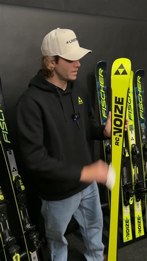 W najnowszym odcinku „Jazdy z Tematem” przyglądamy się kolekcji RC4 Noize 2025/26 - linii, która łączy sportowy charakter z wyjątkową stabilnością 🌟 W materiale wyjaśniamy, czym dokładnie jest technologia Noize oraz jakie modele pojawiły się w kolekcji. Z filmu dowiecie się również, do jakiego stylu jazdy będą najlepiej pasować - od spokojnych, precyzyjnych łuków po dynamiczną sportową jazdę. Ciekawi? Zajrzyjcie do odcinka, link w komentarzu 🥸 | Fischer Ski Polska