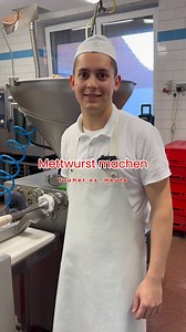 Mettwurst machen früher vs. heute – wir zeigen’s euch im Video! 🎥🥩 Früher war’s Handarbeit pur 💪🧂, heute hilft uns moderne Technik dabei 🚀🔧 Wie toll, dass es jetzt schneller und einfacher geht – so könnt ihr euch noch flotter auf unsere Leckereien freuen! 😋🌭 #MettwurstLiebe #TraditionTrifftTechnik #TeamRex #GenussGehtJetztSchneller #FleischereiAlltag #FrüherVsHeute #Rex #Ringe | Fleischerei Rex