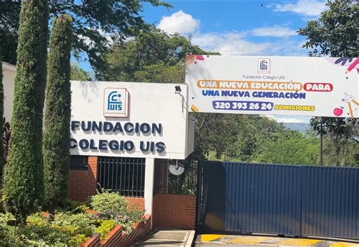 🏫✨En nuestro hermoso campus campestre, cada rincón inspira a soñar, crear y crecer. Contamos con 𝗮𝘂𝗹𝗮𝘀 𝗲𝘀𝗽𝗲𝗰𝗶𝗮𝗹𝗶𝘇𝗮𝗱𝗮𝘀, 𝗮𝗺𝗽𝗹𝗶𝗮𝘀 𝘇𝗼𝗻𝗮𝘀 𝗱𝗲𝗽𝗼𝗿𝘁𝗶𝘃𝗮𝘀 𝘆 𝘂𝗻 𝗲𝗱𝗶𝗳𝗶𝗰𝗶𝗼 𝗯𝗶𝗼𝗰𝗹𝗶𝗺𝗮́𝘁𝗶𝗰𝗼 𝗲𝗻 𝗻𝘂𝗲𝘀𝘁𝗿𝗼 𝗷𝗮𝗿𝗱𝗶́𝗻 𝗶𝗻𝗳𝗮𝗻𝘁𝗶𝗹, diseñado para el bienestar de los niños y el cuidado del planeta. 🌎 Aquí sus hijos vivirán una experiencia educativa única, donde aprender tiene propósito y crecer es sinónimo de felicidad. ¡Ven y haz parte de 