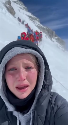 10K views · 25 reactions | This video is fake, it is made with AI and the graphics are just insanely good. Also this is making fun of the climbers who are having to be rescued because they were not ready to climb the mountain. FAKE VIDEO #fakenews #everest #mountains #nepal #china #AI #vetradiosyndicate #freedom #movement #help #air #breathing #Rappelling | Vet Radio Syndicate | Facebook