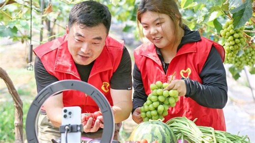 Expert: E-commerce, tech innovation training propel China's rural revitalization