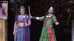 Hier singen ausschließlich Männer - in den höchsten Tönen. So, wie es zur Uraufführung üblich war. Schaut euch die ganze Oper "Alessandro nell’Indie" (von Leonardo Vinci) bei Bayreuth Baroque mit Max Emanuel Cencic am Samstag ab 19:05 einfach hier an: https://www.br-klassik.de/concert/ausstrahlung-2990940.html (oder bei uns auf Facebook) #barock #barockmusik #opera | ARD Klassik