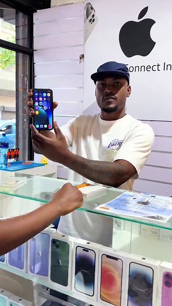 Book your appointment in advance Link on my BIO iPhone 11 pre-owned sold at the store comes with screen protector, pouch and a charger🛍️🛒 If u wanna purchase your device successfully kindly visit the store Don't be fooled by anyone who's gonna ask you for any 10% or 50% deposit, only scammers ask for deposit guys pls be aware #iphone11 #fyp #explore #fyppppppppppppppppppppppp #chrisappleworld