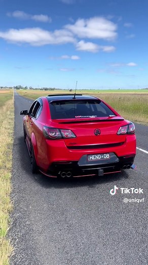 Powerful Holden Commodore VF SS V8 Redline Cammed Exhaust Sound