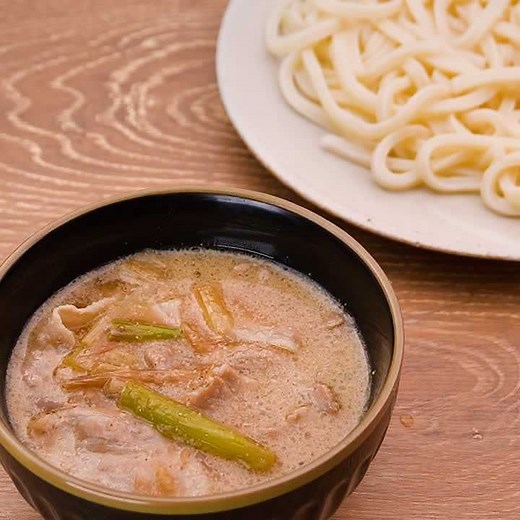 濃厚つゆでいただく♪ ごまみそ肉汁つけうどんのレシピ動画・作り方 | デリッシュキッチン