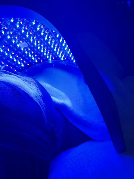 Luz led azul facial en protocolos anti acné #acne #antiacne #pielsana #estéticafacial #estudiarcosmetologia #limpiezasfaciales #SkinCare #cosmetologa #cosmetologa #cosmiatria #acnehormonal #acnehormonalenmujeres