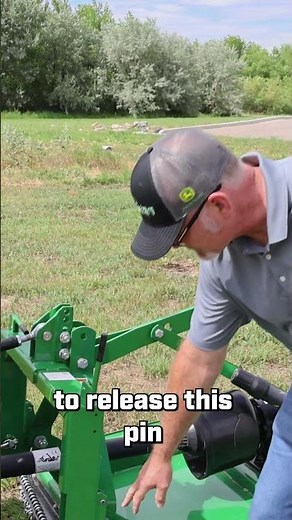 John Deere 1025R Tractor Mowing How to Detach A John Deere Rotary Cutter Attachment