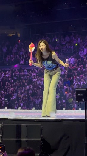 Twice #sana #start to beat people again #Boston concert