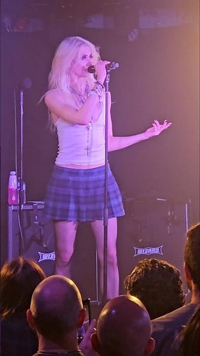 Taylor Momsen bat story 🦇 The Pretty Reckless at The Underworld Camden 01/06/26 #theprettyreckless