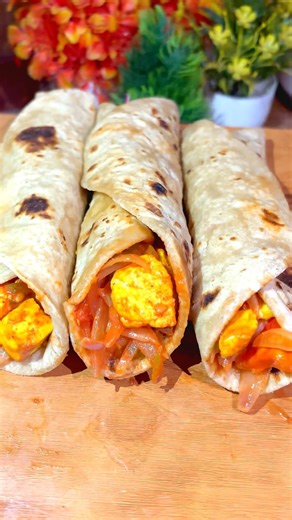 Paneer Roll || Quick and easy recipe || How to make paneer roll at home || Street style #paneerroll