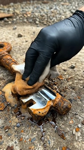 Rust remover spray 🧹#rust #rustcleaning #shorts