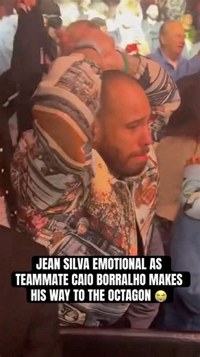 UFC featherweight Jean Silva emotional as Caio Borralho was making his way into the octagon 😭