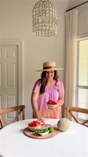 Recipes made with February in Season Produce 🥑🤍🥕🥦🍋🥬🍐🍊🥝🥔🍋‍🟩 🥑 Croissant Turkey Club with Bold Chipotle Mayo 🤍Creamy Cheddar Cauliflower Soup 🥕Carrot Sheet Cake with Brown Butter Frosting 🥦Classic Broccoli Cheddar Soup 🍋Strawberry Lemonade Shortbread Cookies 🥬Linguiça & Kale Portuguese Soup 🍐Personal Pear Tarts 🍊Layered Orange Cake with Raspberry Mascarpone Frostin 🥝Lime Honey Fruit Bowl 🥔Shepherd’s Pie Soup 🍋‍🟩 Mini Key Lime Pies with Splenda All recipes are on Amandawarre