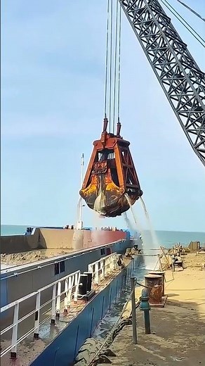 Vertical Deep Dredging How Clamshell Dredgers Tackle Irregular Underwater Silt