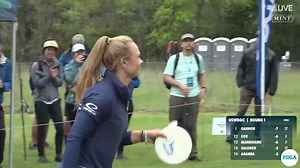 A World Champ spectator and a World Champ putt 💪 | Disc Golf Pro Tour