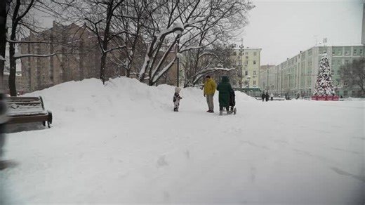 Russians remember 'real winter' as record snowfall hits Moscow