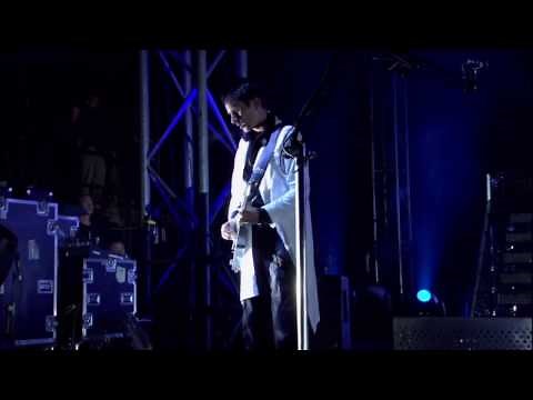 Muse - Time is Running Out Glastonbury 2004 HD