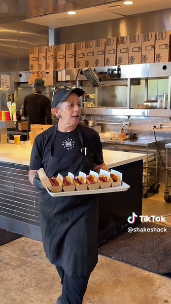 She’d clock these buns a mile away | delores