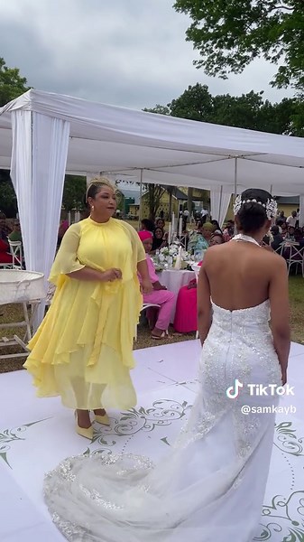 @Farhanah Issat made such a beautiful bride on her wedding day. Here is a special mother and daughter dance! MC: Sam Kabambe