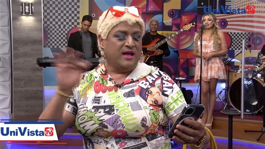 34K views · 740 reactions | ¡Flor de Anís interrumpe a Lina la Javá en plena presentación! ¿Qué pasó? #UniVistaTV #comedia #Humor #Cuba #miami #comediacubana | UniVista TV | Facebook