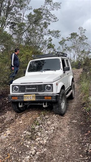 Samurai: El Poder del Suzuki 4x4