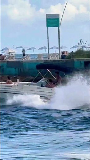 Small Boat And Haulover inlet Strong Current #hauloverinlet #hauloverspeedboat