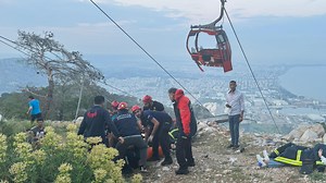 One dead & 10 injured after cable car smashes into post in holiday hotspot