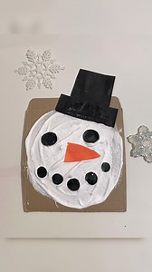 Puffy paint - snowman edition ☃️ It’s so easy to make your own puffy paint! Just mix equal parts of shaving foam and PVA glue (school glue) together. For colourful crafts just add a couple drops of food colouring! Have you tried puffy art before? And let me know what I could try next! #puffypaint #kidscrafts #wintercrafts #snowman #paintingforkids | Creative Mama Che