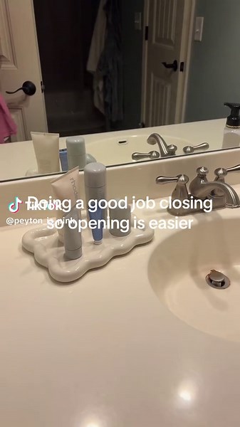 peyton_is_pink (@peyton_is_pink)’s video of closing casket