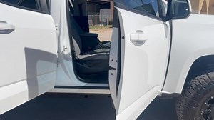 3.5K views · 41 shares | Colorado 2018 4x4 de boton asientos de tela su esterllo de pantalla su camara de reversa esta mamalona Cualquiere pregunta marque al 9568446203 #silverado | Mendozas Auto Sales | Facebook