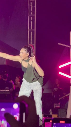 Sarah Geronimo's Kilometro Performance in Tacloban