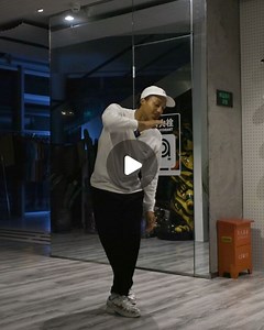 𝑨 𝑯𝒖𝒎𝒂𝒏 𝑬𝒏𝒔ō on Instagram: "Been uploading free tutorials on my YT. I really like the combo of this week and want to challenge ya'll to go learn the full thing and tagg me in your versions😈 Show Me Your Twist😁"