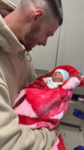 Cuddles with little Princess ❤️ | Paul Arnott