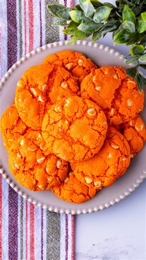 Orange Creamsicle Cookies! These orange Creamsicle cookies are so easy to make and they take four ingredients. Using Jell-O mix and cake mix with some butter and eggs. You can combine any flavors to make a delicious cookie. Here we use vanilla cake mix, and orange Jell-O mix to make an orange creamsicle cookie #Cookies #cookierecipe | Dowell Cooks