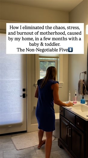 Here’s what helped me go from surviving motherhood to actually loving it again: THE NON-NEGOTIABLE FIVE (aka the exact shifts I made that changed everything in my home, energy, and mindset) 1. DAILY ROUTINES > STRESS I created daily routines for mornings, evenings, & Sunday reset. Less decision fatigue. No@more brain fog. More peace. No more stress. 2. WAKE UP BEFORE THE CHAOS Even 20 minutes before my kids gave me control of my mornings again. It’s not just a hack—it’s a lifeline. 3. TEACH TEAM