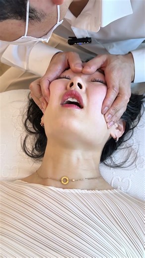 Facial lifting, manual anti-aging, slimmer face, facial management, purely manual techniques