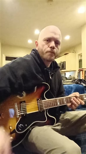 More fun with the Mutron IV pedal #guitar #hippie #music #love #mutron