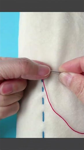 Short thread + long thread connection method, try like this #sewing #needlework #lifehacks #DIYtips