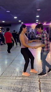 Pasitos básicos con nuestros alumnos de inicial ❤️ | Clases de Salsa y Bachata