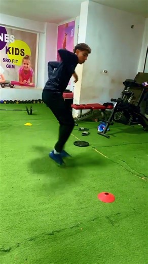 Explosive power. Speed. Change of direction. Plyometrics. Agility #youtubeshorts #football #viral