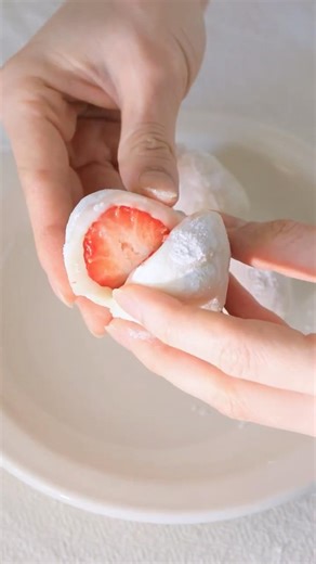 두쫀쿠 빚던 짬바로 딸기모찌 만들기 🍓 초간단 전자레인지 레시피