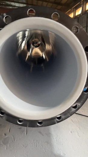 Plastic-lined and PTFE-lined pipes combine the high strength of base materials (such as steel pipes) with the corrosion resistance of lining materials (such as polyethylene and polytetrafluoroethylene). They overcome the corrosion susceptibility of metal pipes and the insufficient strength of plastic pipes, while also being resistant to corrosion from a variety of chemical media such as acids, alkalis, and salts. Their smooth, scale-free interior reduces fluid resistance and transport energy con