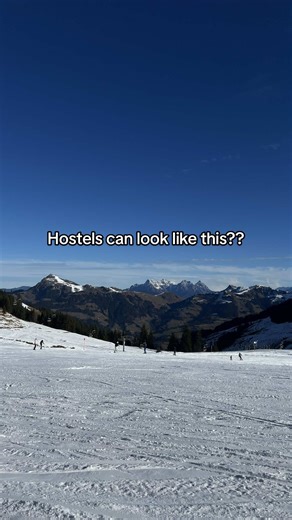 Who wants to go skiing!? 🙋‍♂️ We have cosy rooms and chill common spaces and iews you don’t get tired of! Whether you’re heading straight to the slopes, hanging out with new people, or just slowing down and soaking up the winter vibes, it somehow always feels warm, relaxed, and easy. One of those places where you arrive and instantly feel settled and then start thinking about staying a bit longer…😉 #kitzbühel #skitrip #hostellife #europe #foryoupage