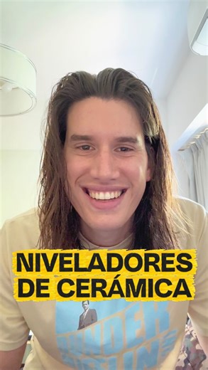 Cerámica Echeverria on Instagram: "🏆Ya conocías estos niveladores??? Por ahora los dos modelos más efectivos son estos que te muestro en el video! 🎁Los niveladores para cerámica y porcelanato son la clave para que la superficie quede IMPECABLE!!! 💥Recuerdo caminar descalzo por un piso que no fue nivelado y golpearme cada dedo contra los bordes del porcelanato! Un fangote de plata tirado al tacho!!! Por eso te recomiendo estos niveladores que son re accesibles y fáciles de usar!!!"